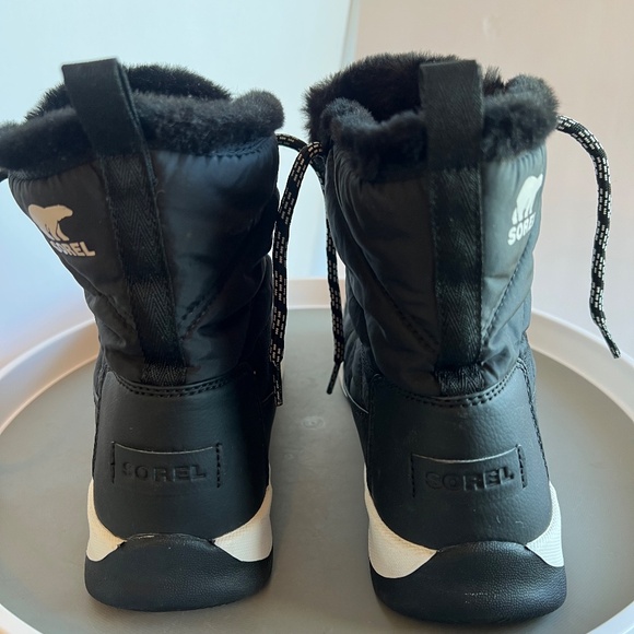 Sorel Whitney II Black Short Boots With Fur Lining - Picture 2 of 8